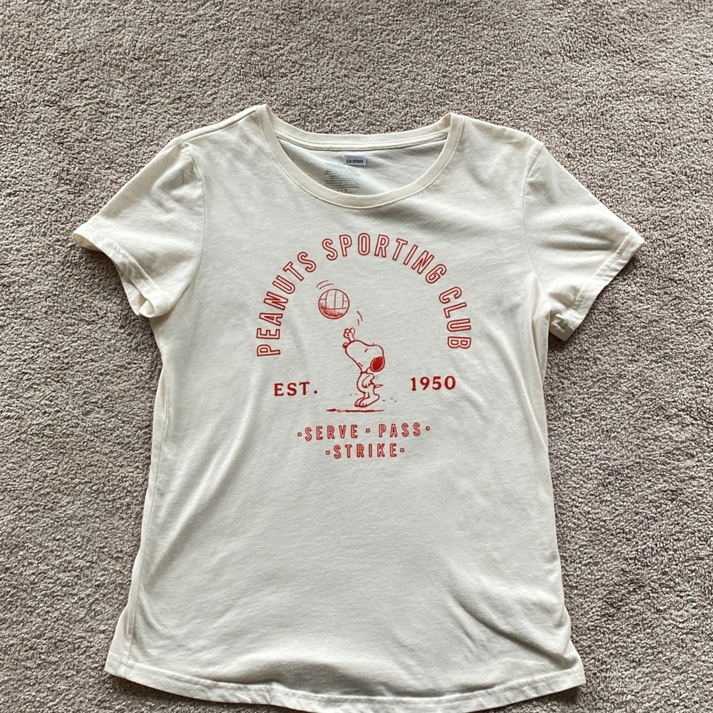 Peanuts Cream Graphic Tee size medium in excellent condition no